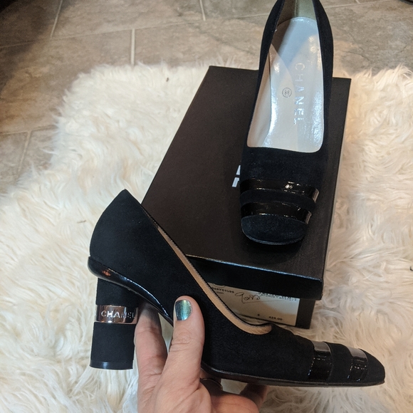 Chanel Classic Pumps - Picture 1 of 4